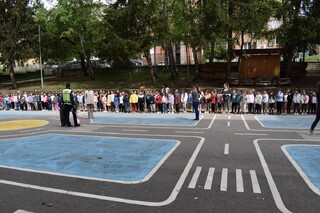Поредица от беседи за работата на полицаите, опасностите в интернет, пътната безопасност и злоупотребата с наркотични вещества проведоха служители на РУ  В. Търново в две училища в областния град