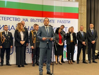 МВР награди Благовеста Факирова за дългогодишната й и успешна работа с полиция и пожарна
