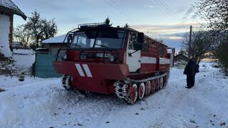 И в снежната стихия рамо до рамо полиция и пожарна