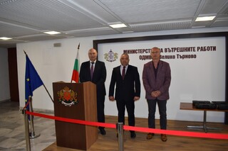 Заместник-министър Венцислав Катинов връчи оръжие на полицаи от ОДМВР – Велико Търново