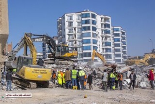 Спасител и журналист показаха трагедията, след земетресението в Турция в снимки