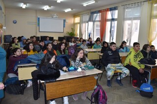 Среща –разговор за професията „полицай“ със седмокласници се проведе днес в търновско училище