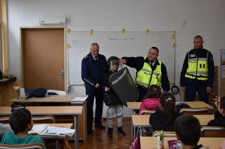 Служители от РУ – В. Търново се включиха активно в традиционната акция на полицията „Зима“