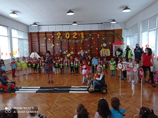 С тържество, посветено на пътната безопасност малчуганите от детска градина „Соня“ отбелязаха Деня на детето – 1 юни