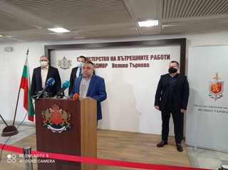 За броени часове служители на полицейското управление в Стражица разкриха извършител на грабеж