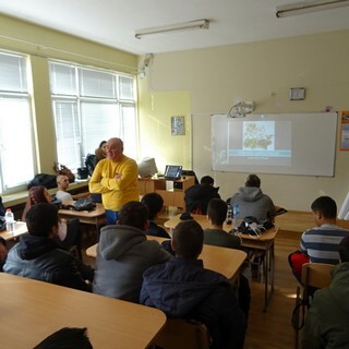 Свищовски ученици се включиха в кампания „Не на дрогата“