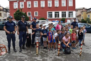 Малчугани от детски център „Роси“ гостуваха в Областната дирекция на МВР