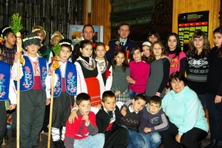 Коледари, сурвакари, предвестници на Коледа и нова Година посетиха ОДМВР - В. Търново