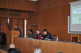 Семинар на тема Практическо прилагане на интегрирания модел “Полицията в близост до обществото” се проведе съвместно със служители на ОДМВР – В. Търново и представители на местната власт