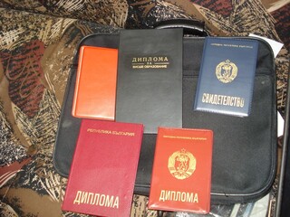 ЗАДЪРЖАХА ФАЛШИФИКАТОРИ НА ОФИЦИАЛНИ ДОКУМЕНТИ