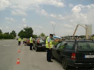 Служители на "Пътна полиция" - В. Търново започнаха масови проверки по метода на "Широкообхватния контрол"