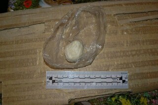 Мъж и жена са задържани за наркотици