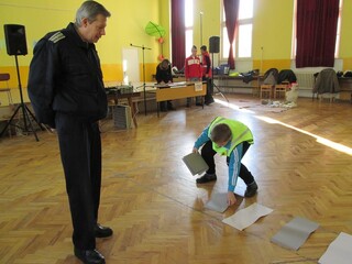 Служител на „Пътна полиция” – В. Търново журира ученическо състезание по пътна безопасност 