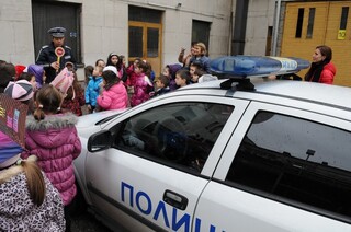 Първокласници от ОУ „Бачо Киро” гостуваха в ОДМВР – В. Търново 