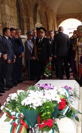 Ръководството на ОДМВР – В. Търново се включи в честванията по повод 108-годишнината от обявяването на Независимостта на България