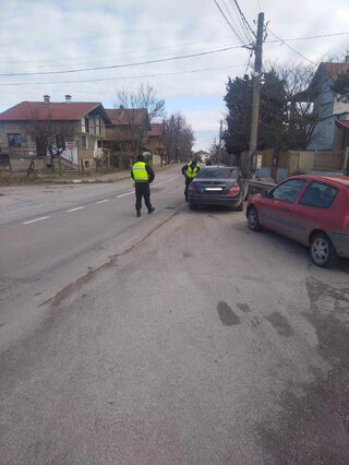 Пет екипа на жандармерията участваха в полицейска операция, проведена в кв. „Нов път“ и с. Новоселци