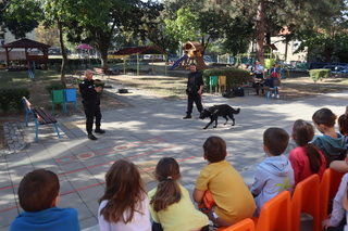 Три полицейски кучета – Кай, Дарко и Зоро, и техните водачи гостуваха на децата от видинската детска градина „Арабела“