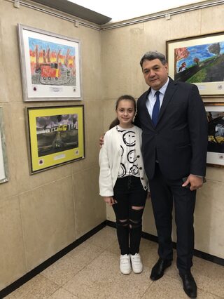 Рисунките на видинчанките Виктория и Паола участват в благотворителна изложба