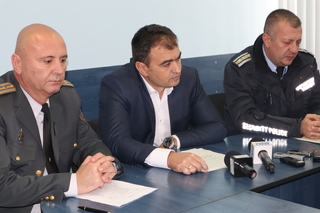 Видинските полицаи и огнеборци предприемат превантивни мерки и контрол по повод предстоящите коледни и новогодишни празници