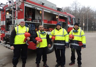 Видински огнеборци и доброволци  със специална демонстрация на спасителни действия при пътен инцидент