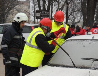 Видински огнеборци и доброволци  със специална демонстрация на спасителни действия при пътен инцидент