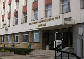 Изборният ден започна в спокойна обстановка