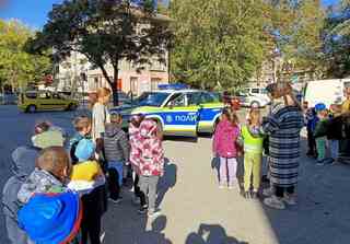 Деца от ДГ "Пламъче" посетиха ОДМВР - Ямбол