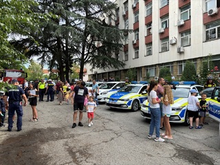 Ямболските служители на МВР отбелязаха своя професионален празник  с ден на отворени врати и тържествена церемония