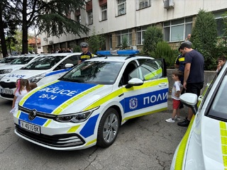 Ямболските служители на МВР отбелязаха своя професионален празник  с ден на отворени врати и тържествена церемония