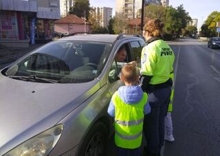 Пазете децата, те нямат спирачки на пътя!