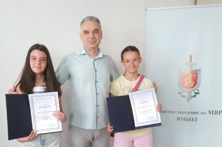 За доблестна постъпка две момичета са удостоени с грамоти от директора на ОДМВР – Ямбол