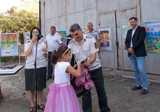 Награждаване  на отличените детски рисунки в конкурса „С очите си видях бедата“