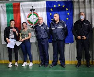 Три медала и купа за ямболските полицаи на състезание по стрелба с пистолет в Бургас