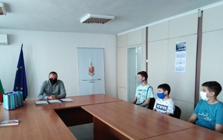 Ръководството на ОДМВР - Ямбол удостои с грамоти за доблест трима  ученика от областния град