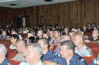 С празничен концерт ямболски младежи поздравиха служителите на МВР в областта
