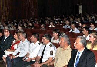 С празничен концерт ямболски младежи поздравиха служителите на МВР в областта