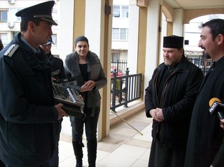 Ямболски криминалисти разкриха кражбата на озвучителна система от храм „Успение на Пресвета Богородица“ в града