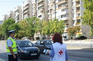 Пътна полиция и БЧК в Ямбол заедно за безопасност на пътя