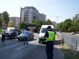 Пътна полиция и БЧК в Ямбол заедно за безопасност на пътя