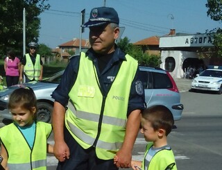 В навечерието на новата учебна година, служителите от сектор „Пътна полиция” към ОДМВР - Ямбол отправят препоръки към децата, родителите и водачите на автомобили 