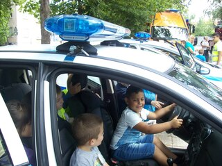 В навечерието на 138-годишнината от създаването на МВР млади доброволци служиха рамо до рамо с полицаите от ОДМВР – Ямбол