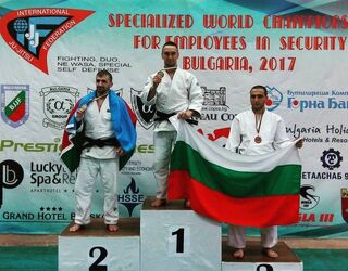 В Световното първенство по джу джицу за служители с правоохранителни функции / полиция, армия и охранителни фирми/, завършило преди дни в Банско, членовете на Централния полицейски карате и джу джицу клуб се представиха повече от достойно и...