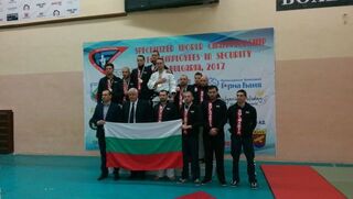 В Световното първенство по джу джицу за служители с правоохранителни функции / полиция, армия и охранителни фирми/, завършило преди дни в Банско, членовете на Централния полицейски карате и джу джицу клуб се представиха повече от достойно и...