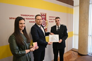 Курсанти от АМВР бяха наградени за заснемане на най-оригинален видеоклип, посветен на отговорното шофиране
