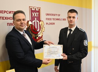 Курсанти от АМВР бяха наградени за заснемане на най-оригинален видеоклип, посветен на отговорното шофиране