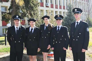 Курсанти от АМВР бяха наградени за заснемане на най-оригинален видеоклип, посветен на отговорното шофиране