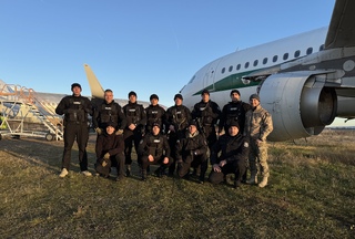 На територията на летище София в самолет Боинг 737 се проведе тактическо занятие с курсанти и преподаватели