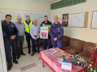 Коледно внимание за децата на служителите герои