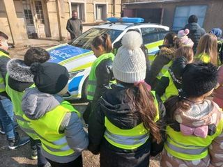 В Лом членовете на Детското полицейско управление на Първо основно училище „Никола Първанов“ се запознаха с работата на служителите на реда