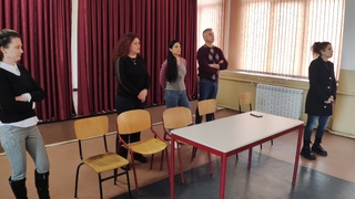 Среща между полицаи и ученици по актуални теми свързани с агресията, употребата на наркотици и пътната безопасност